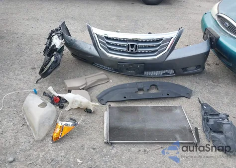 2009 Honda Odyssey Touring z USA, uszkodzony, nr VIN 5FNRL389X9B039650